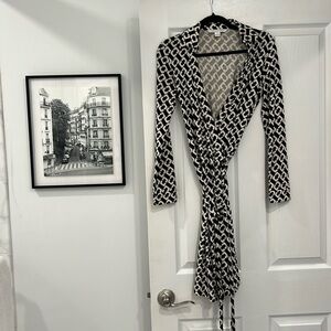 Diane vin Furstenberg iconic chain print dress, size 4!